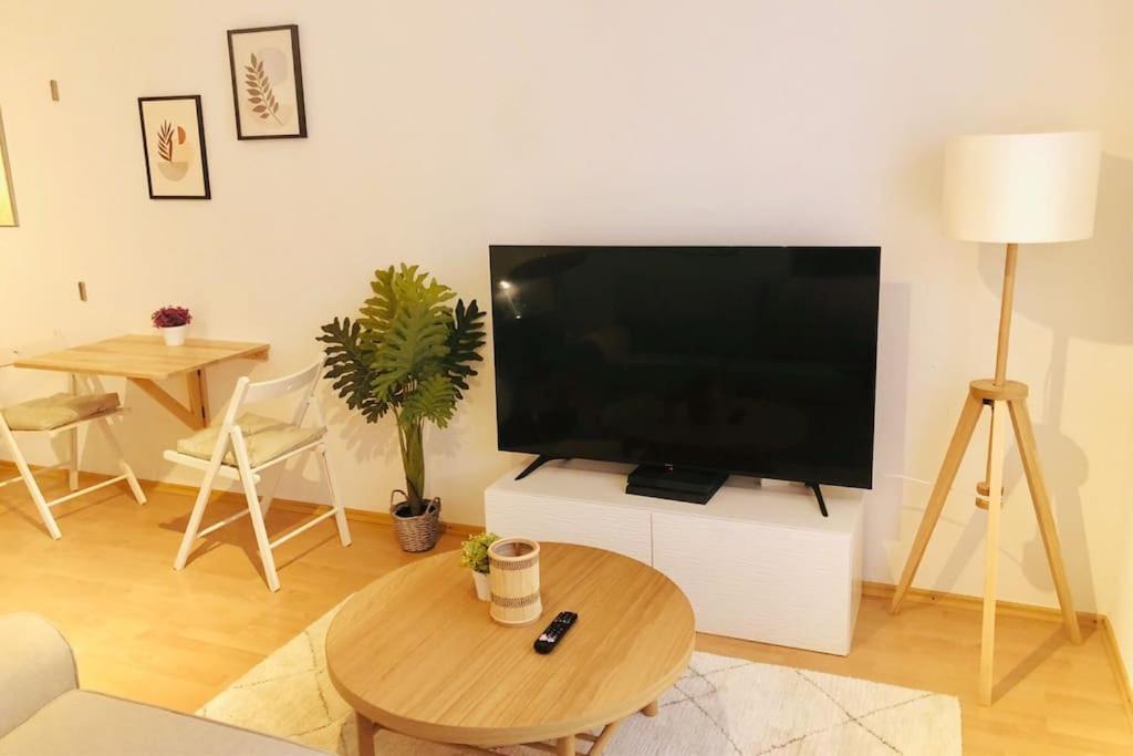 Modernes Apartment Mit Kueche, Parkplatz, Wlan - Naehe Schwaebisch Gmuend * Waldstetten (Ostalbkreis)